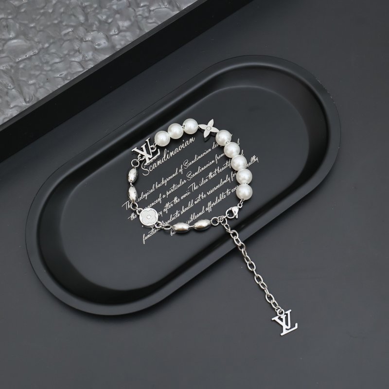 Louis Vuitton Pearls Fusion Bracelet - Silver & White view