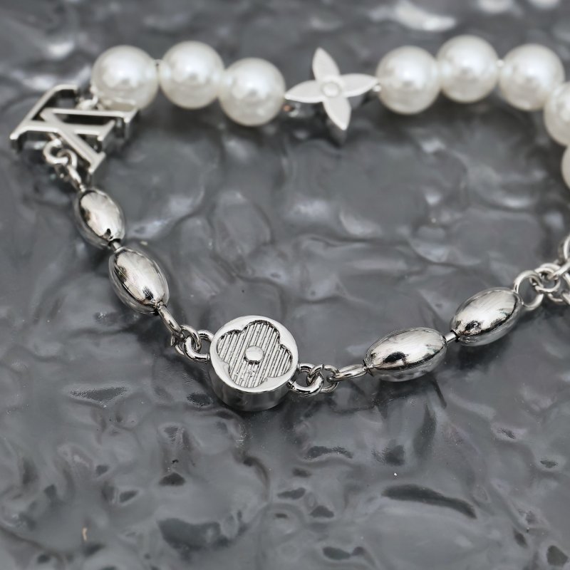 Louis Vuitton Pearls Fusion Bracelet - Silver & White view