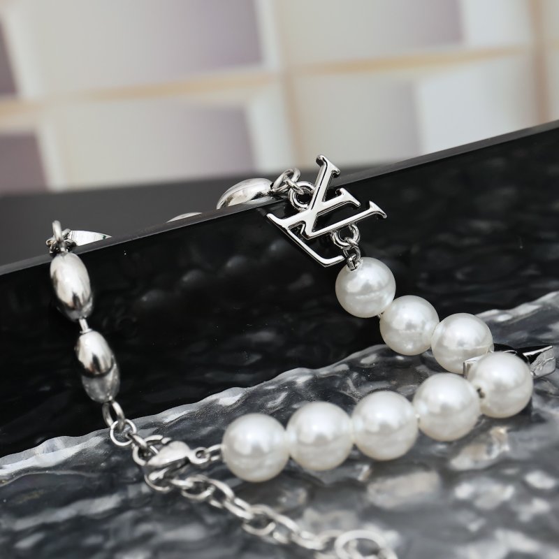 Louis Vuitton Pearls Fusion Bracelet - Silver & White view