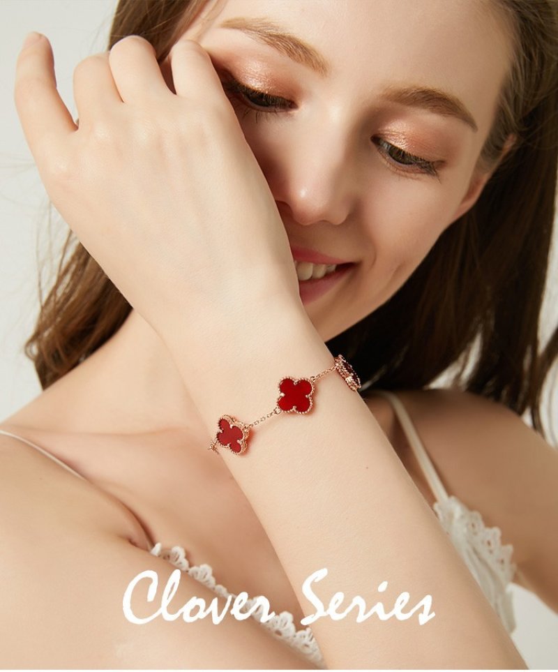 Van Cleef & Arpels Four-Leaf Clover Bracelet Red Carnelian