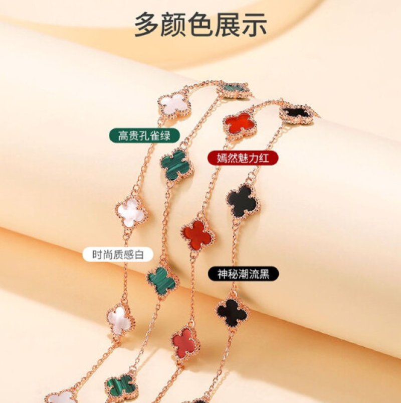 Van Cleef & Arpels Four-Leaf Clover Bracelet Red Carnelian view