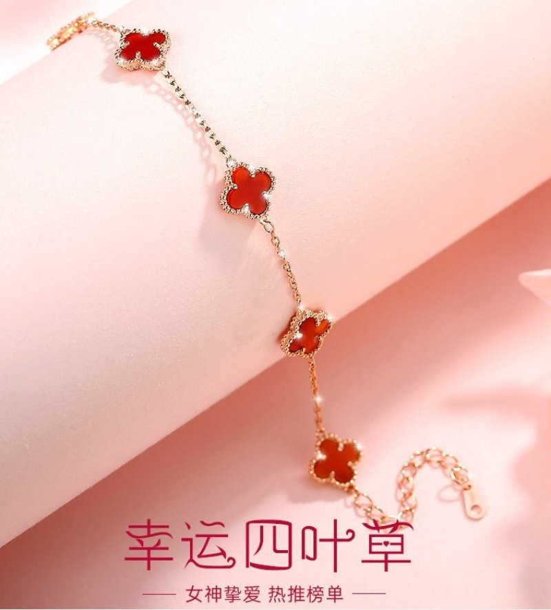 Van Cleef & Arpels Four-Leaf Clover Bracelet Red Carnelian view