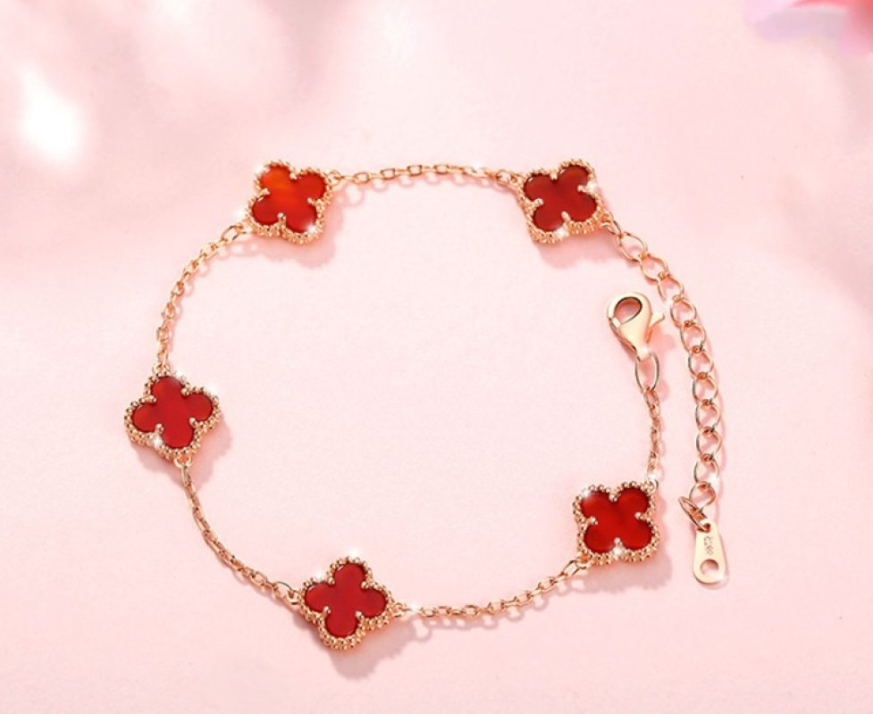 Van Cleef & Arpels Four-Leaf Clover Bracelet Red Carnelian view