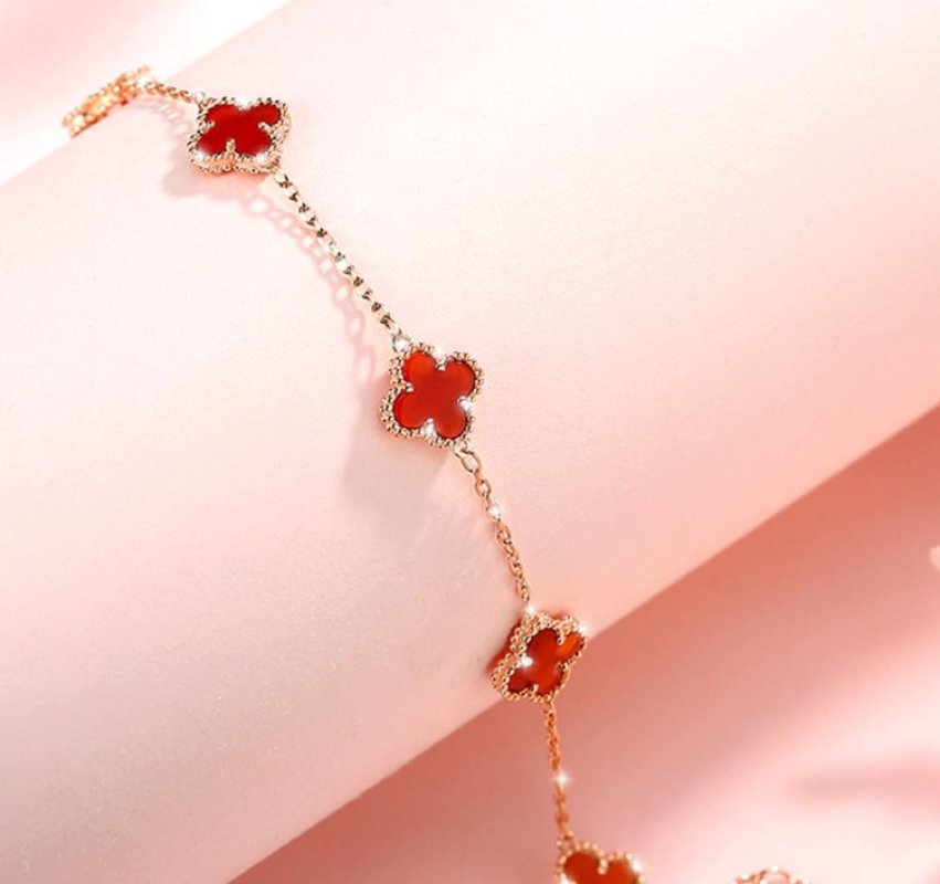 Van Cleef & Arpels Four-Leaf Clover Bracelet Red Carnelian view