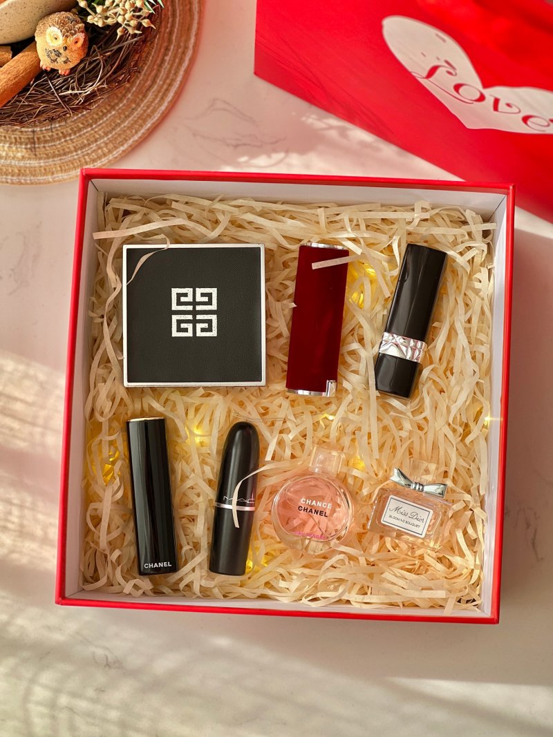 Gentle Sunset Luxury Beauty Gift Set with Fragrance & Cosmetics view