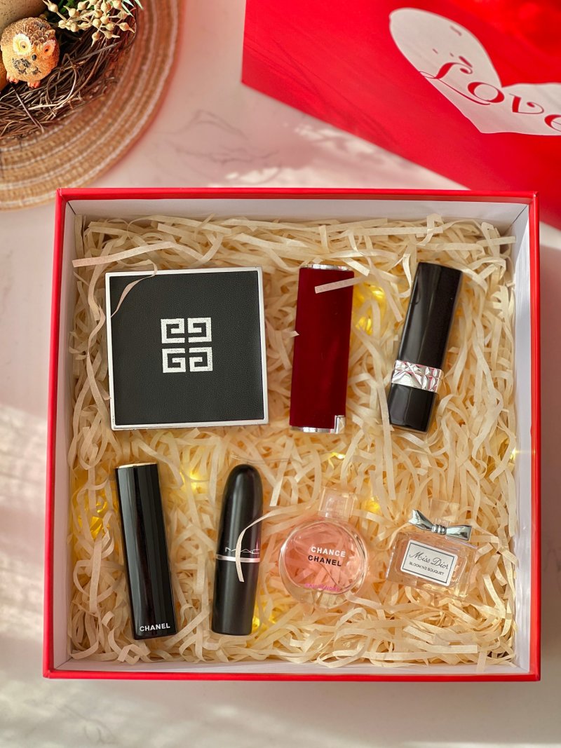 Gentle Sunset Luxury Beauty Gift Set with Fragrance & Cosmetics view
