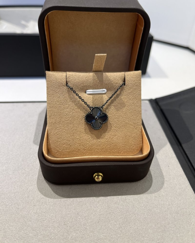 Cartier Alhambra Heart Black Onyx Pendant Necklace