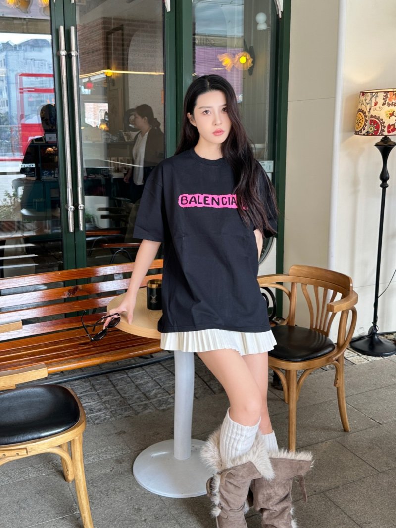 Balenciaga Logo Black T-Shirt Pink Print view