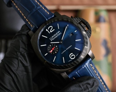 Panerai Luminor Luna Rossa 44mm Automatic Watch Blue Dial view 2