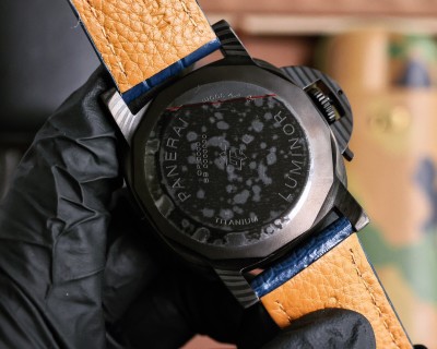 Panerai Luminor Luna Rossa 44mm Automatic Watch Blue Dial view 8
