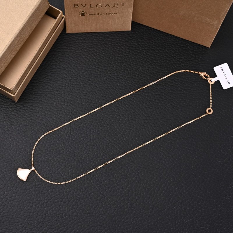Bulgari Fan-Shaped Pendant Gold Necklace