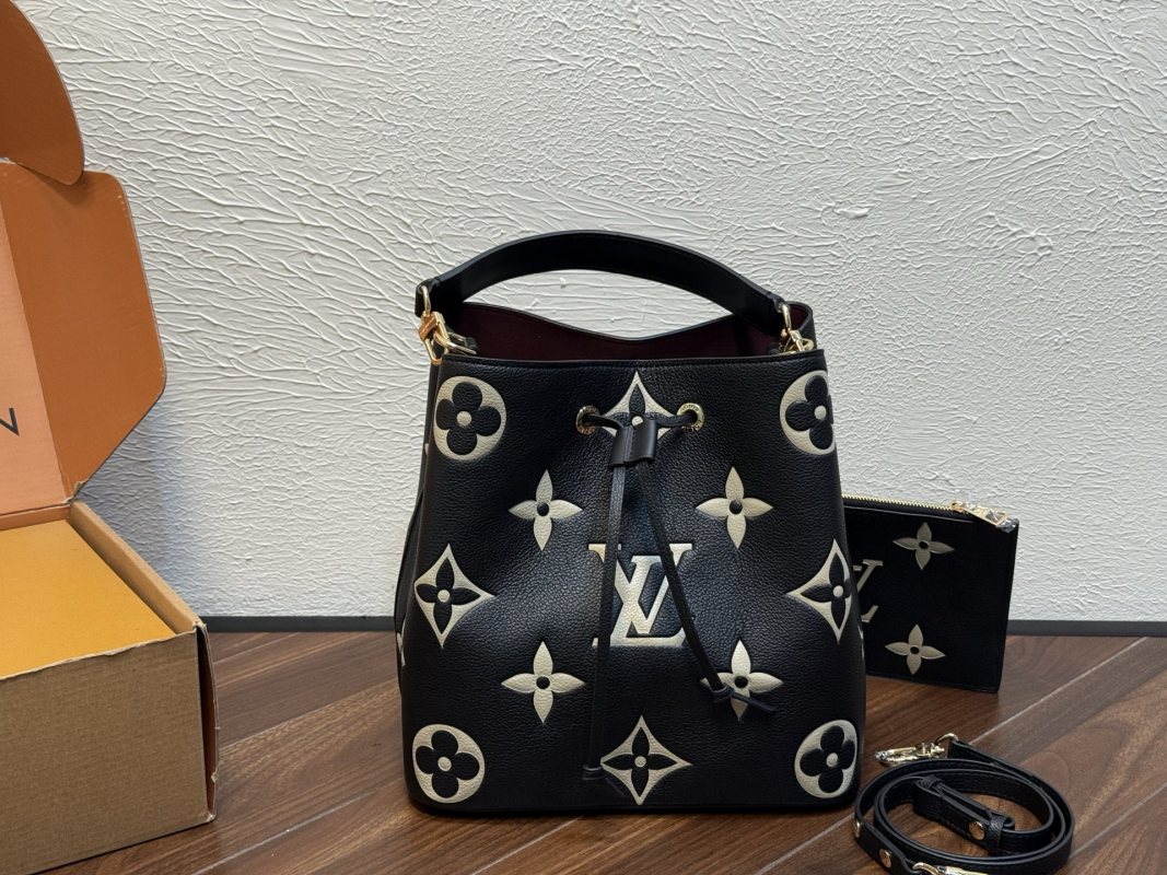 Louis Vuitton Neooe MM Black Monogram Bucket Bag