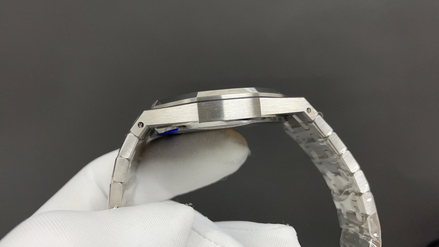 Audemars Piguet Royal Oak 41mm Blue Dial Steel Bracelet Watch view