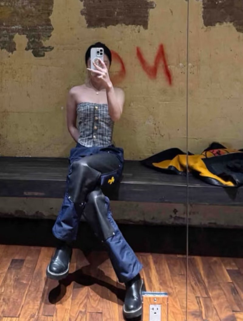 Navy & Black Color-Block Cargo Pants