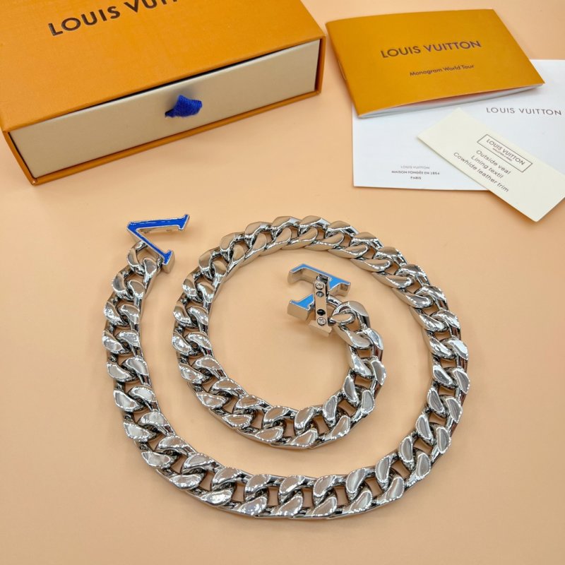 Louis Vuitton LV Cuban Chain Necklace Silver Blue view