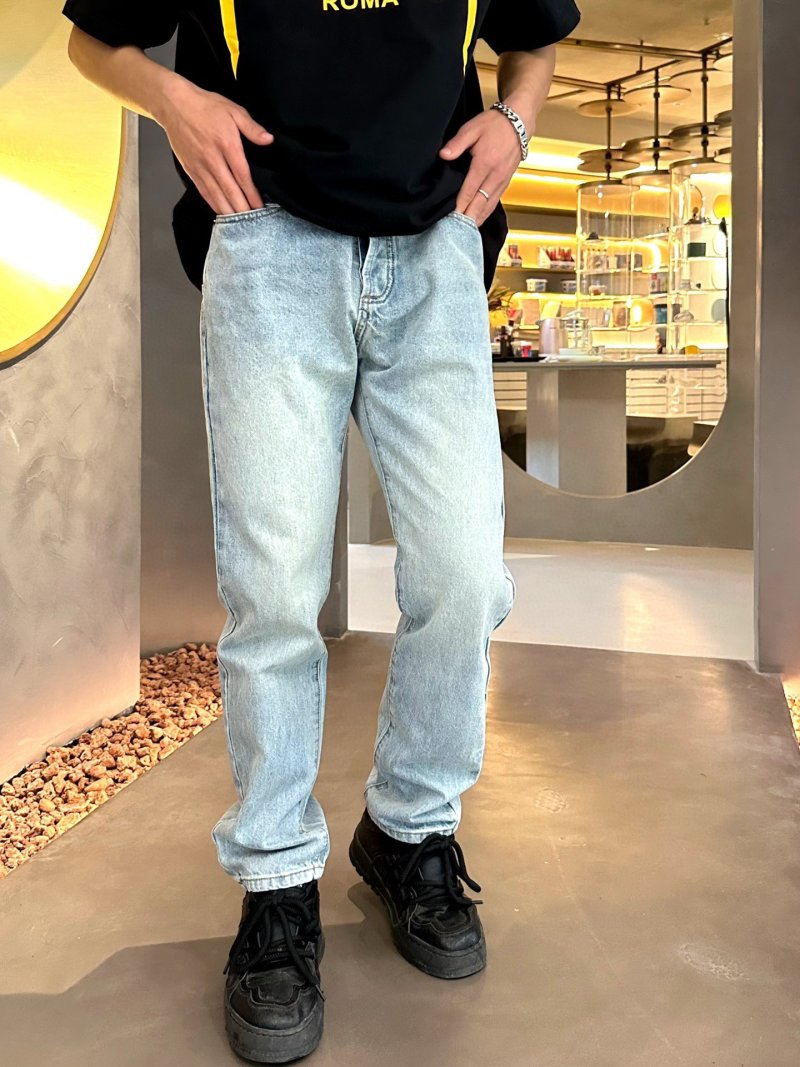 Light Wash Classic Fit Denim Jeans