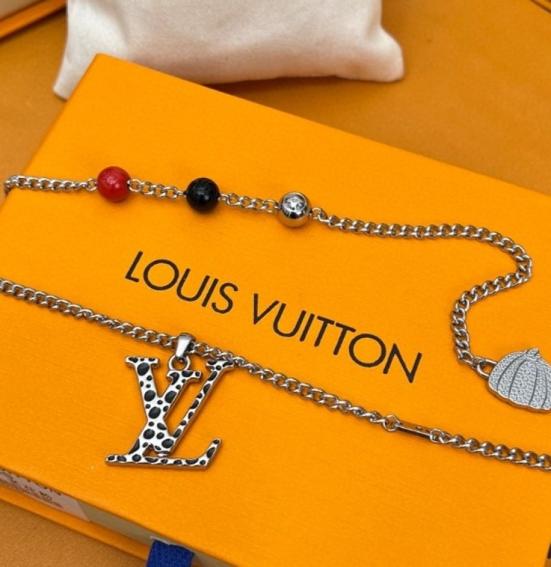 LV Infinity Dots Pendant Necklace Silver view