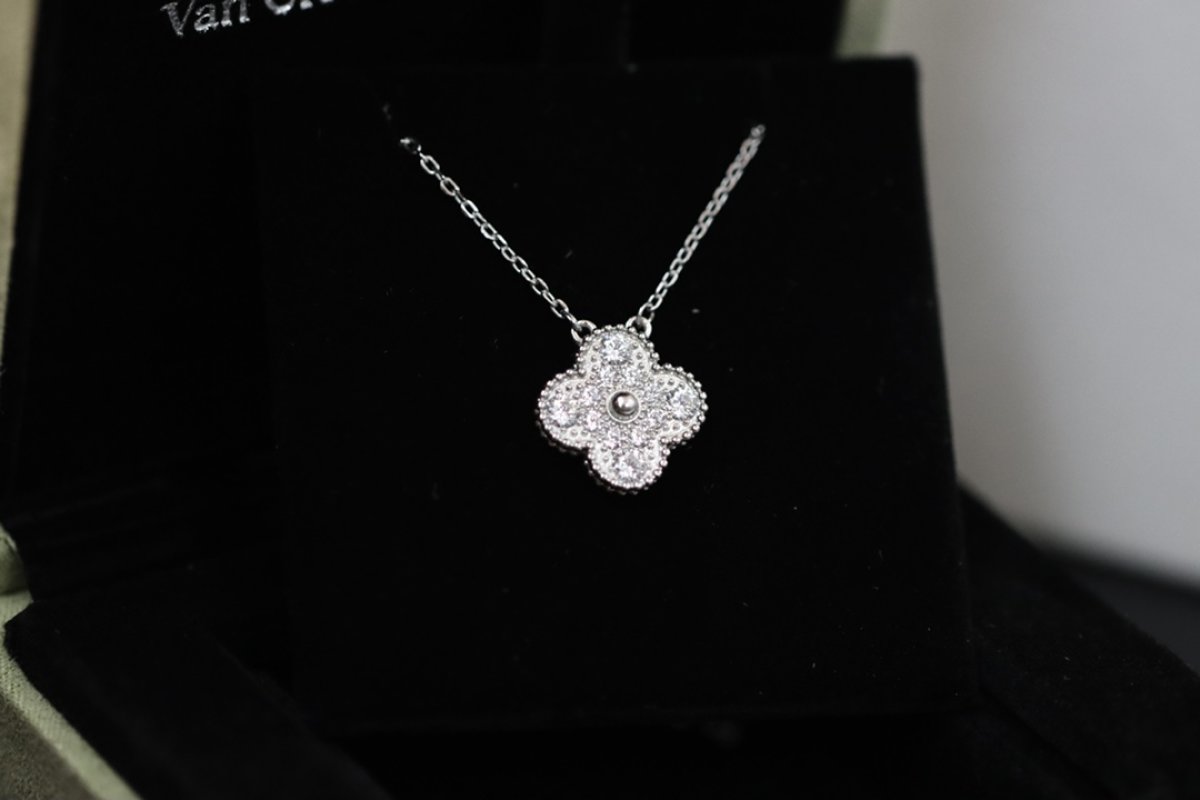 Van Cleef & Arpels Four-Leaf Clover Full Diamond Necklace - White Gold view