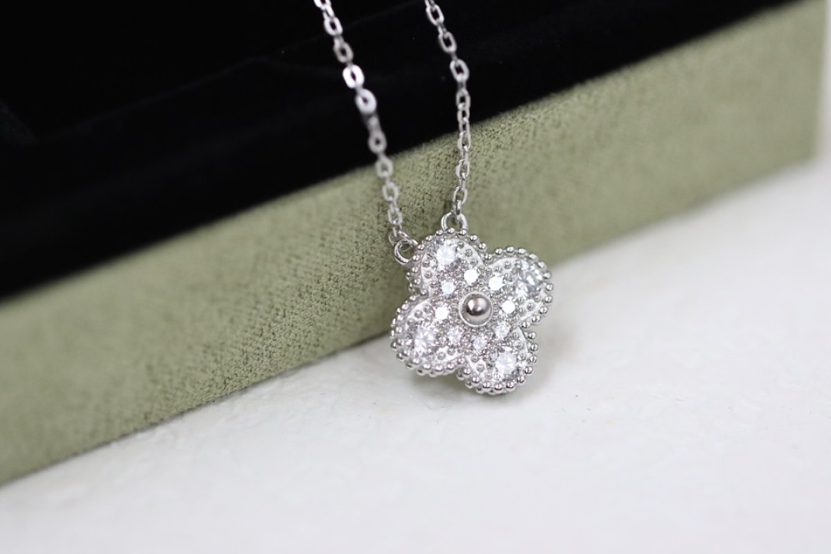 Van Cleef & Arpels Four-Leaf Clover Full Diamond Necklace - White Gold view