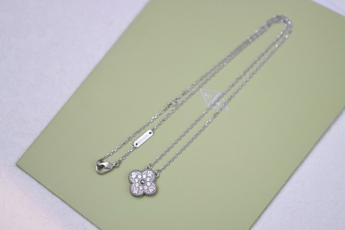 Van Cleef & Arpels Four-Leaf Clover Full Diamond Necklace - White Gold view