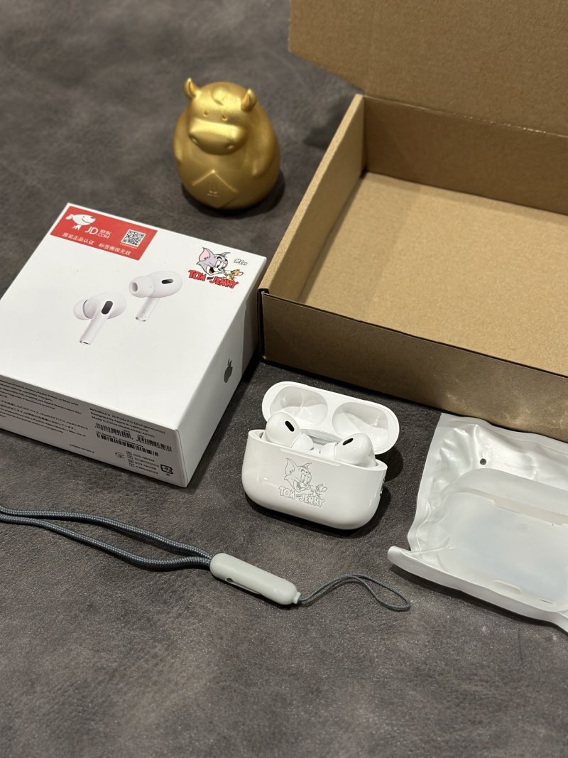 Apple AirPods Pro Tom Cat Collaboration White