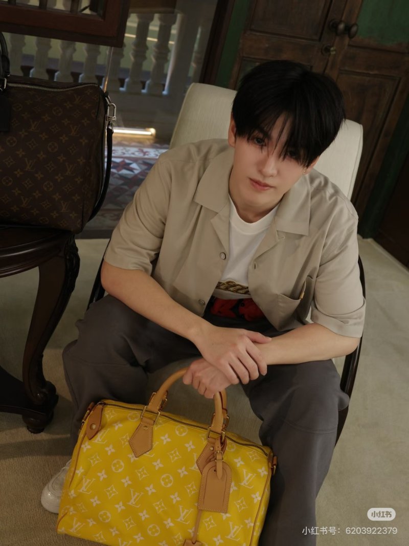 Louis Vuitton Speedy Monogram Yellow Handbag view