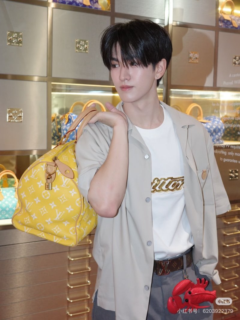 Louis Vuitton Speedy Monogram Yellow Handbag view