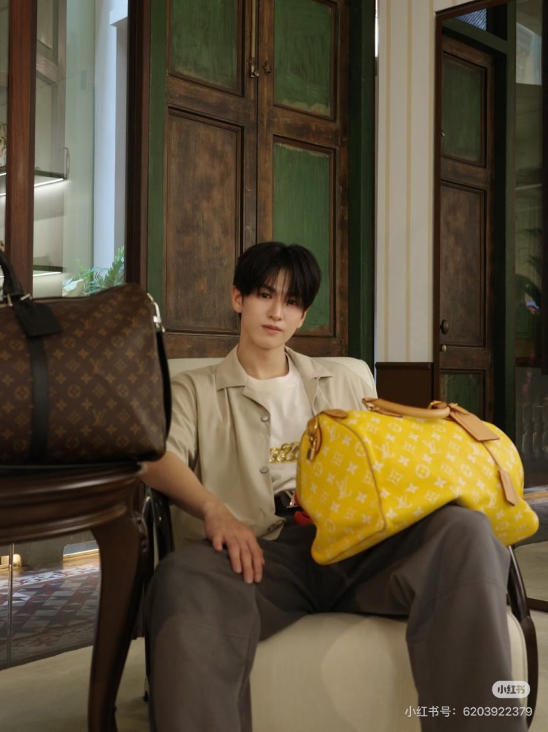 Louis Vuitton Speedy Monogram Yellow Handbag view