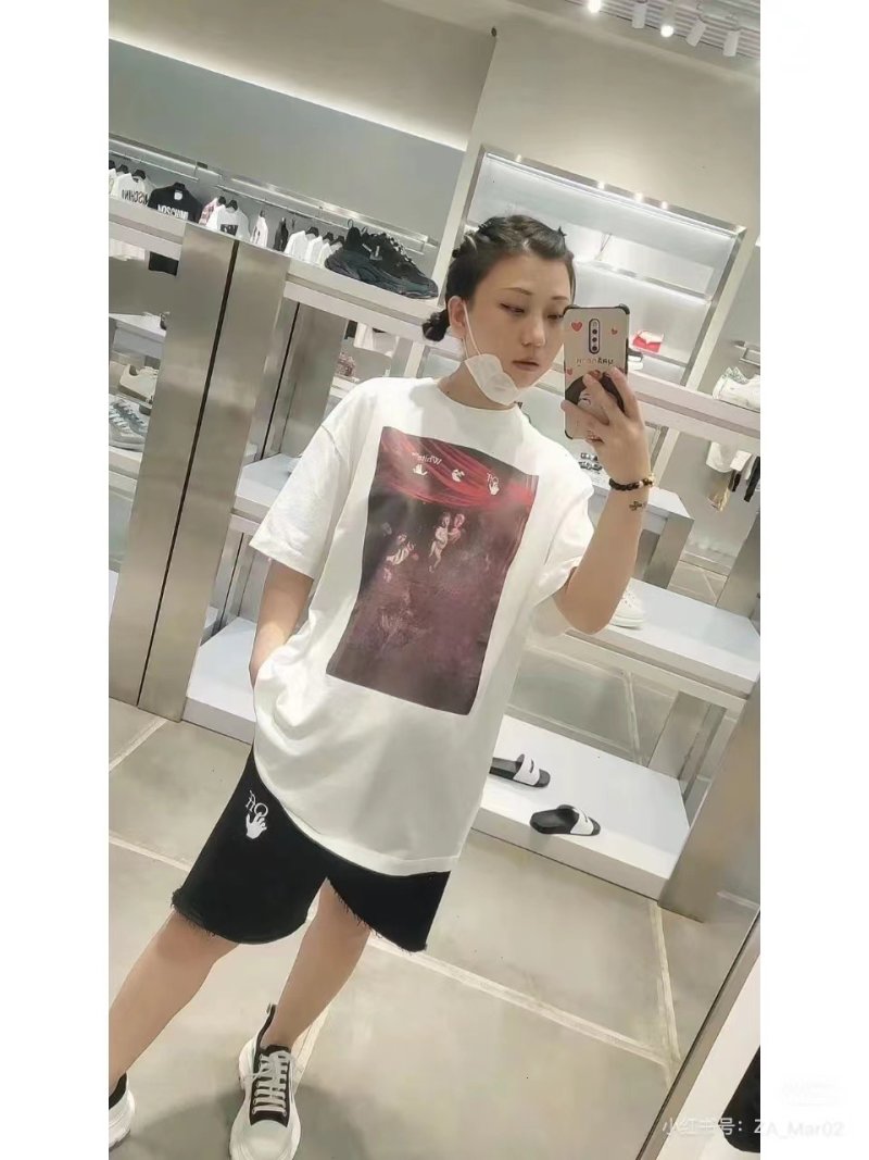 White Graphic Print Short Sleeve T-Shirt with Burgundy Photo Design