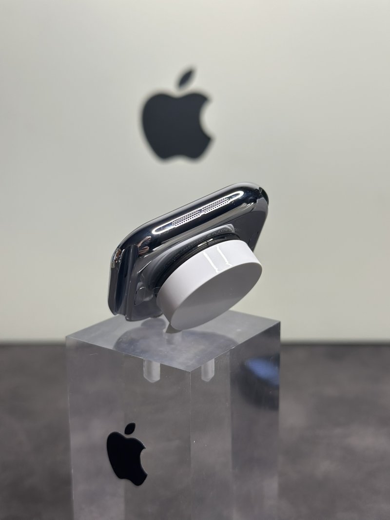 Apple Watch Series 9 Black Sport Band
