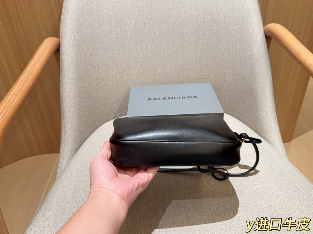 Balenciaga Rodeo Black Leather Shoulder Bag view