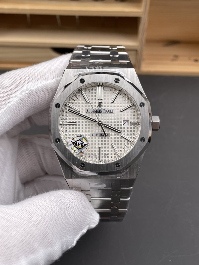 Audemars Piguet Royal Oak 15400 White Dial 41mm Automatic Watch