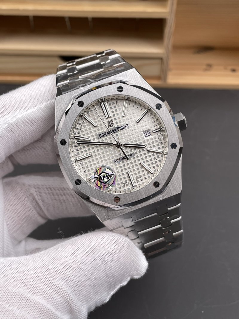 Audemars Piguet Royal Oak 15400 White Dial 41mm Automatic Watch view