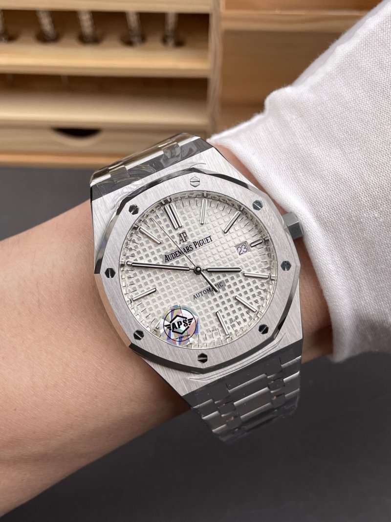 Audemars Piguet Royal Oak 15400 White Dial 41mm Automatic Watch view