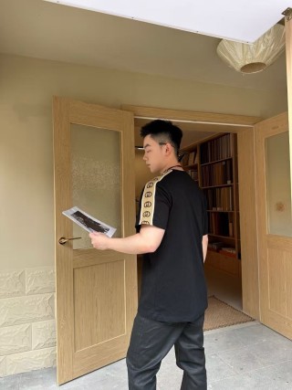 Gucci Black T-Shirt with Gold Stripe Sleeve view 8