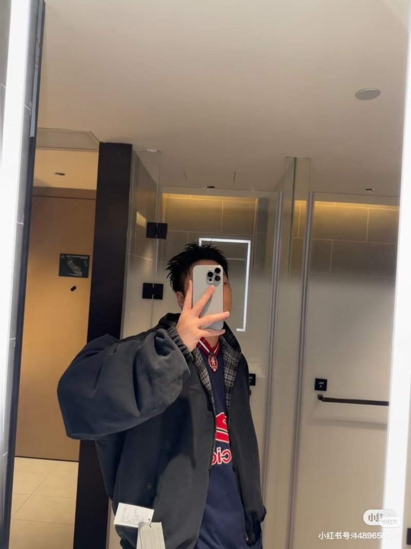 Balenciaga Navy Logo Oversized Short-Sleeve T-Shirt view