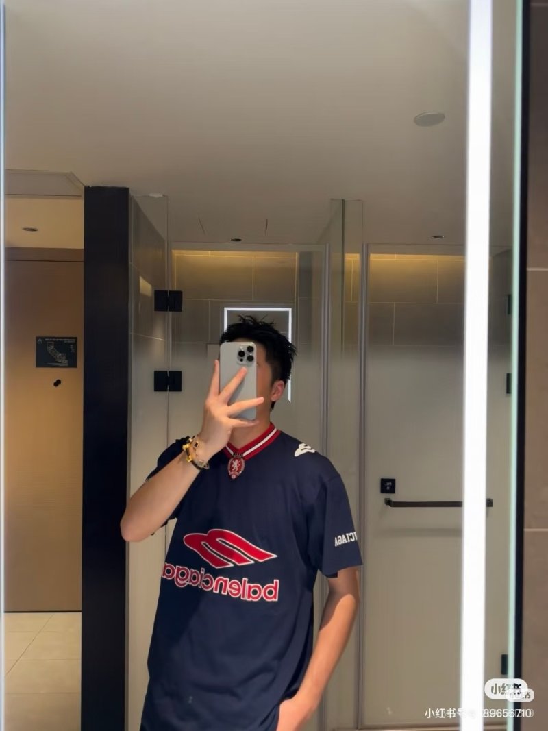 Balenciaga Navy Logo Oversized Short-Sleeve T-Shirt view
