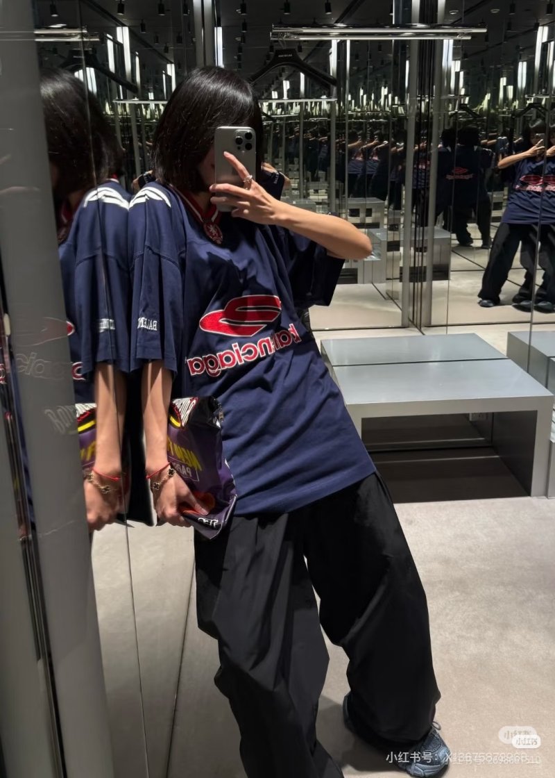 Balenciaga Navy Logo Oversized Short-Sleeve T-Shirt view