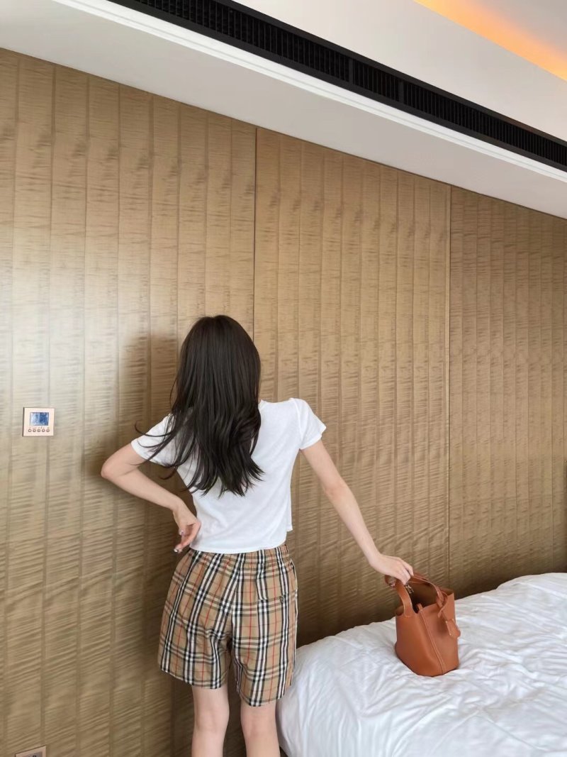 Burberry Check Plaid Shorts Beige Black Red view
