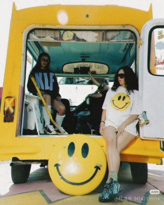 Vintage Smiley Face Graphic T-Shirt Cream view 2