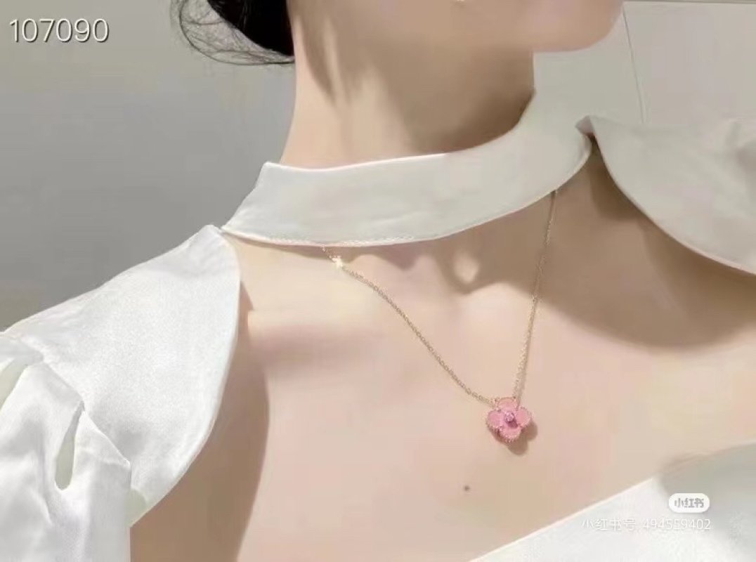 Van Cleef & Arpels Clover Pendant Necklace - Cherry Blossom Pink view