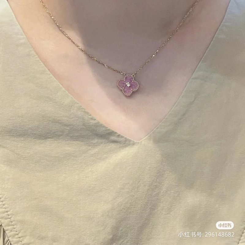 Van Cleef & Arpels Clover Pendant Necklace - Cherry Blossom Pink view