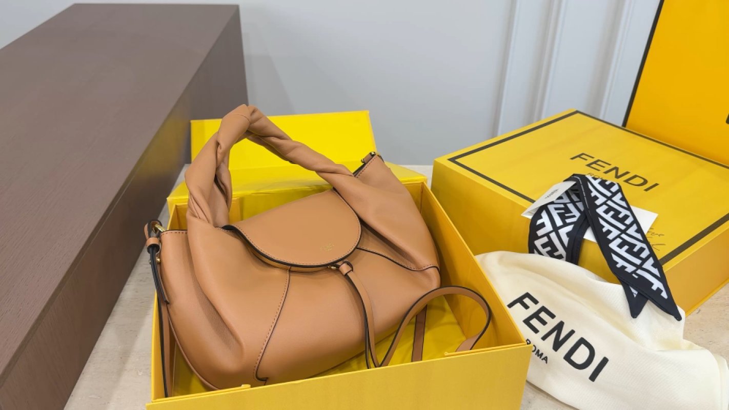 Fendi Peekaboo Leather Shoulder Bag Caramel