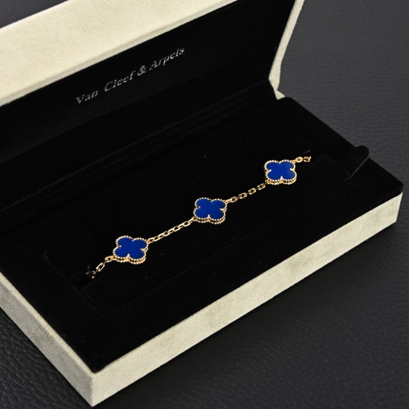 Van Cleef & Arpels Blue Agate Clover Bracelet view