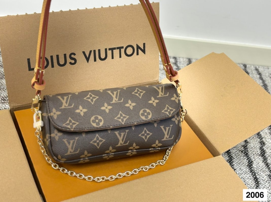 Louis Vuitton Ivy WOC Monogram Canvas Shoulder Bag