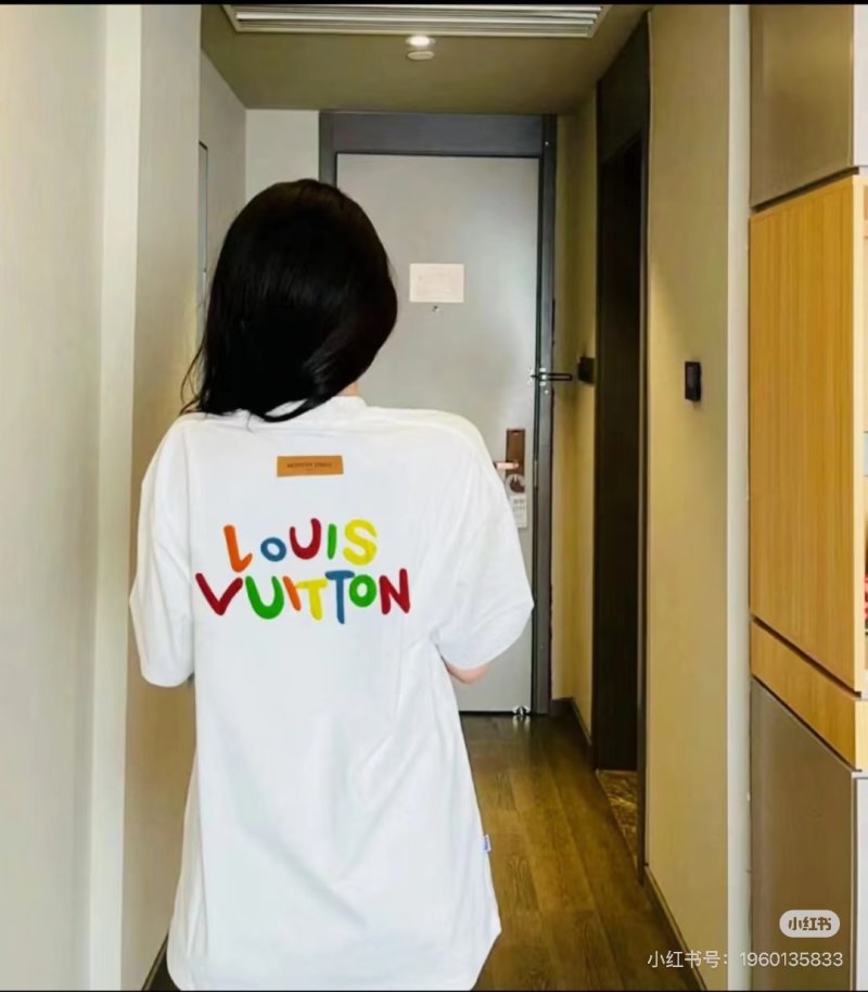 Louis Vuitton LV Red Logo Printed Short Sleeve T-Shirt White view