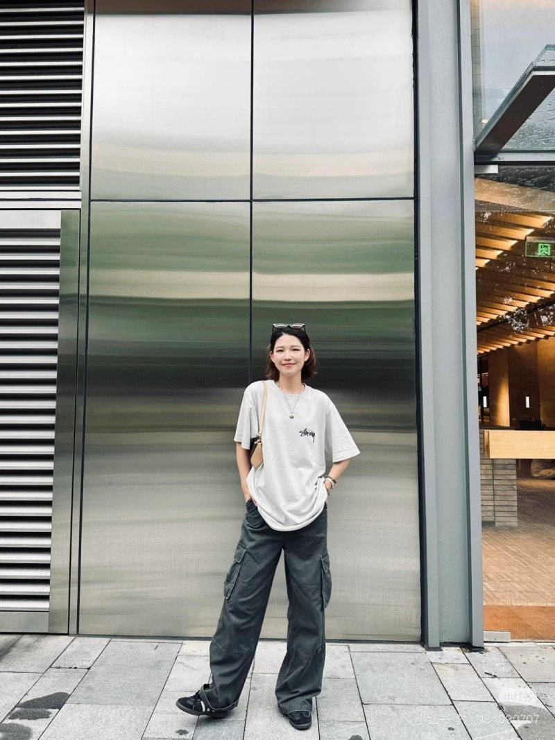 Stüssy Logo Oversized Cream T-Shirt view