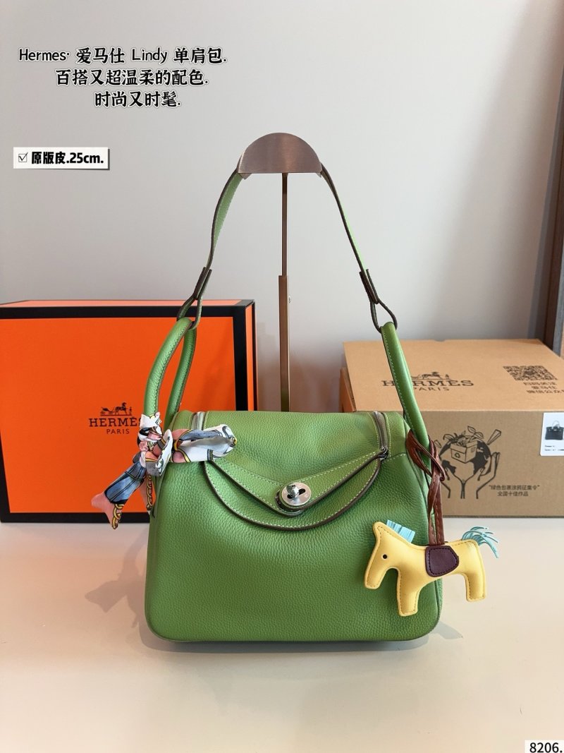 Hermès Lindy 25 Leather Shoulder Bag Brown view
