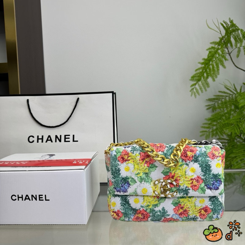 Chanel 19 Floral Quilted Shoulder Bag - Multicolor