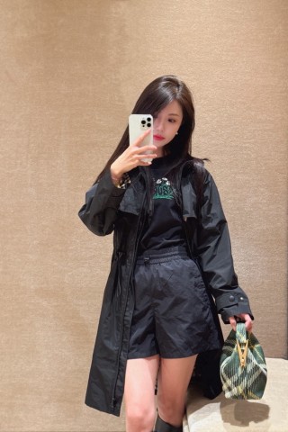 Black Graphic Print Short Sleeve T-Shirt view 4